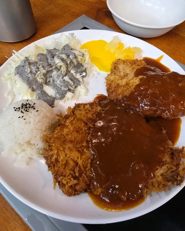 돈까스 한 상 차림