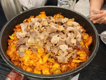 신도림 곱창 맛집, 복이곱창 본점: 푸짐한 인심과 잡내 없는 깔끔함으로 사로잡는 돼지곱창의 성지