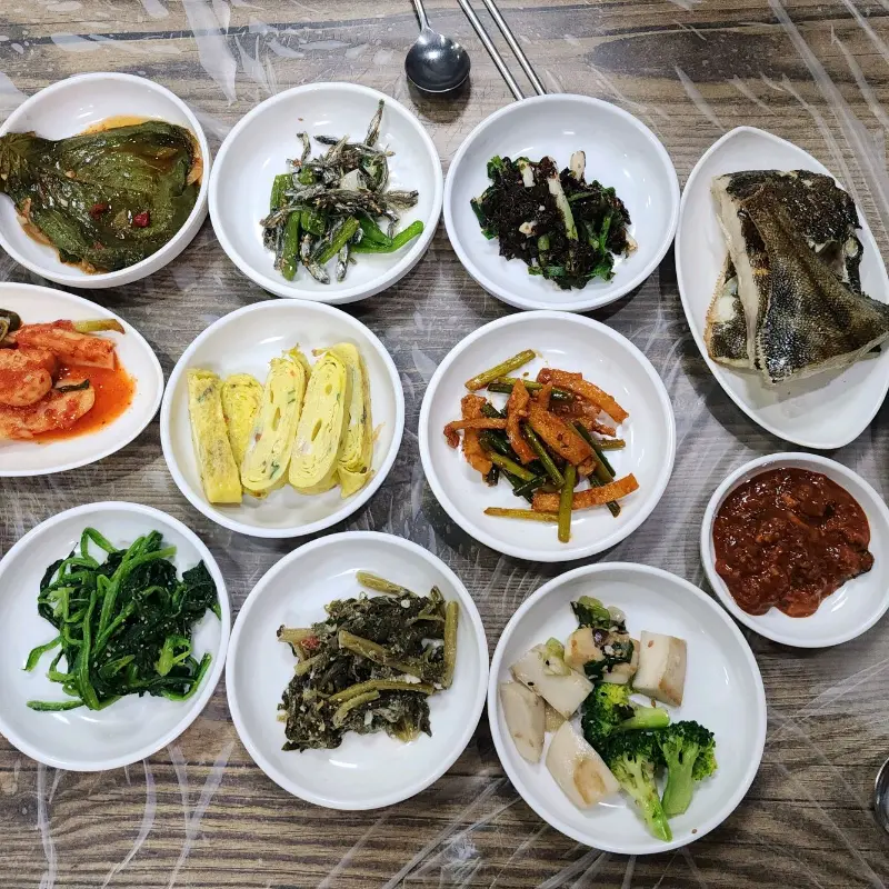 정갈한 밑반찬들