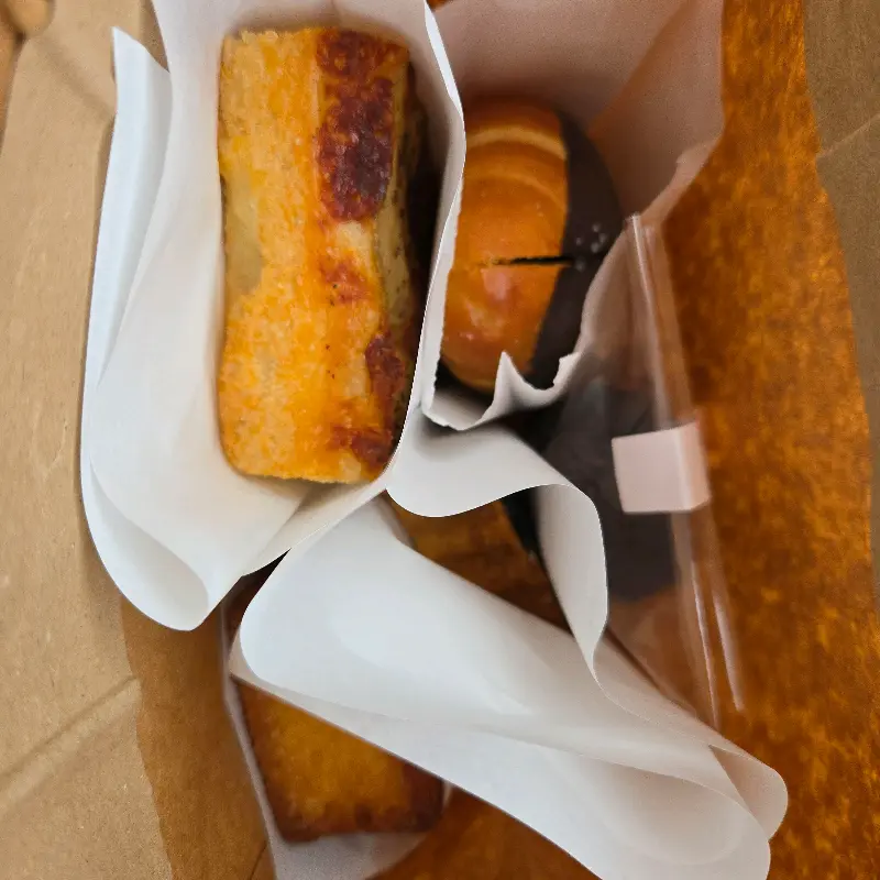 포장된 빵들의 모습