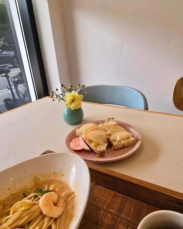 바질새우파스타와 샌드위치