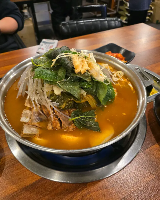 감자탕 푸짐한 한 상 차림