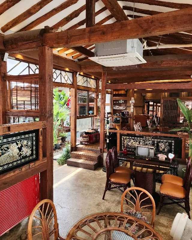 카페 내부 좌석