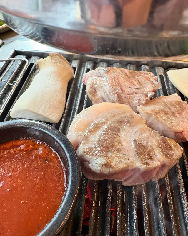 육즙 가득한 뭉텅 주먹고기