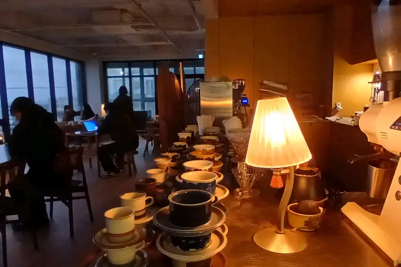 카페 내부 인테리어