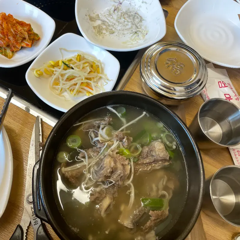 갈비탕과 반찬