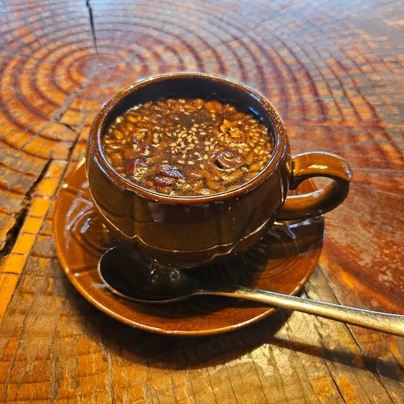 견과류와 계란 노른자가 듬뿍 들어간 십전대보탕.