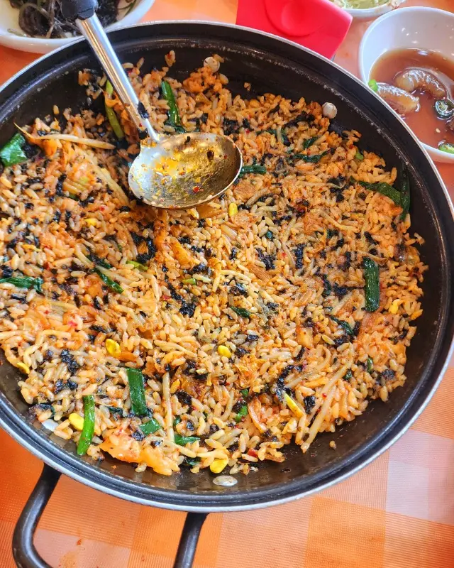 맛있게 볶아진 볶음밥