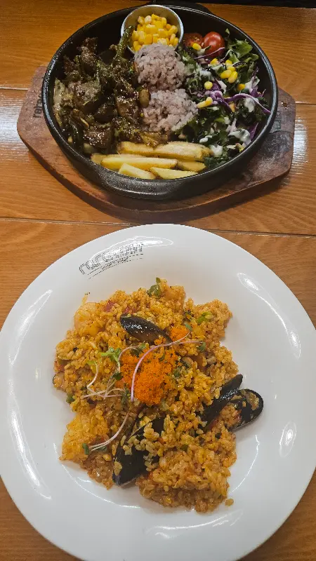 스테이크와 필라프