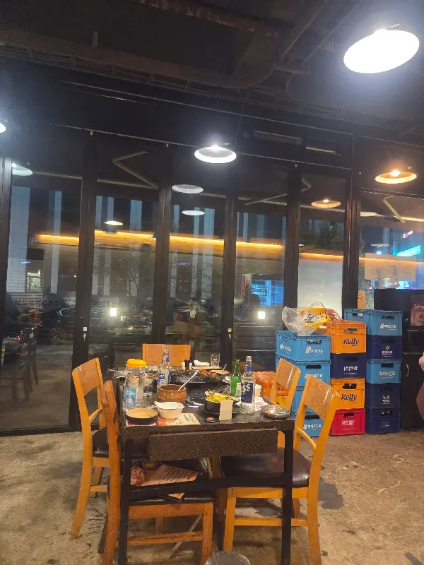 넓고 쾌적한 매장 내부