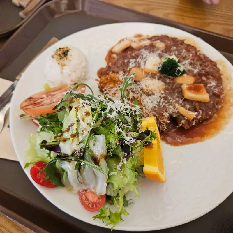 돈까스 한 상 차림