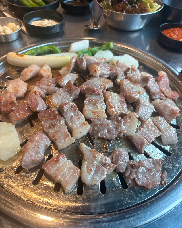 고기 구워지는 모습