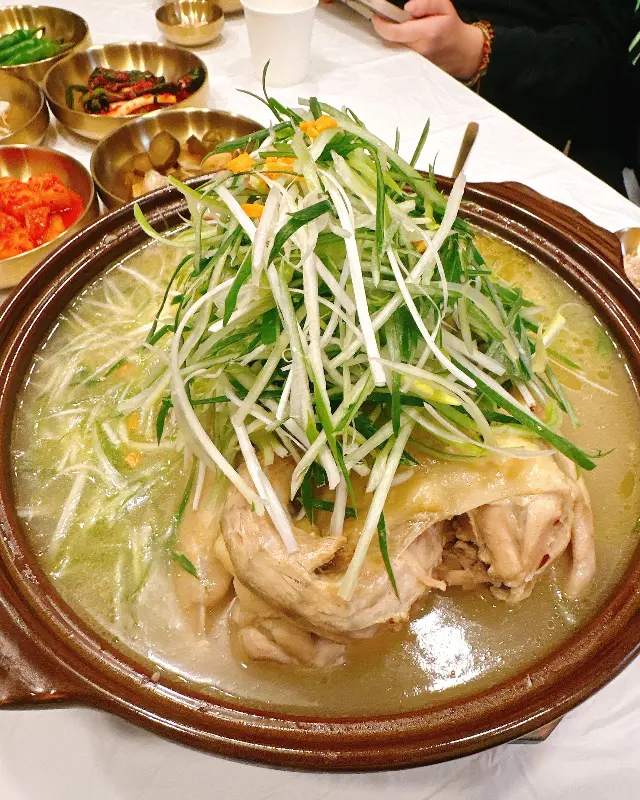 능이백숙 한 상 차림