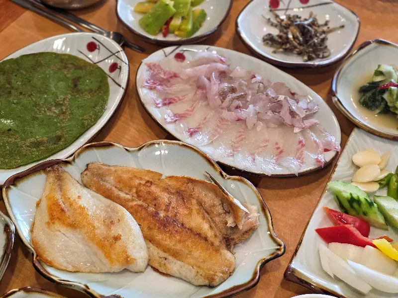 유경식당의 푸짐한 한 상 차림