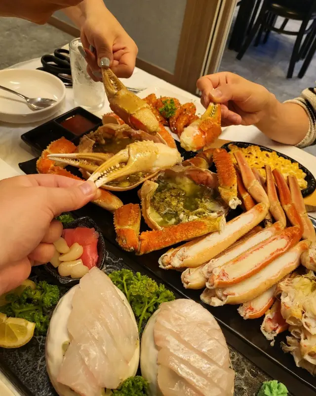 싱싱한 해산물이 가득한 한 상