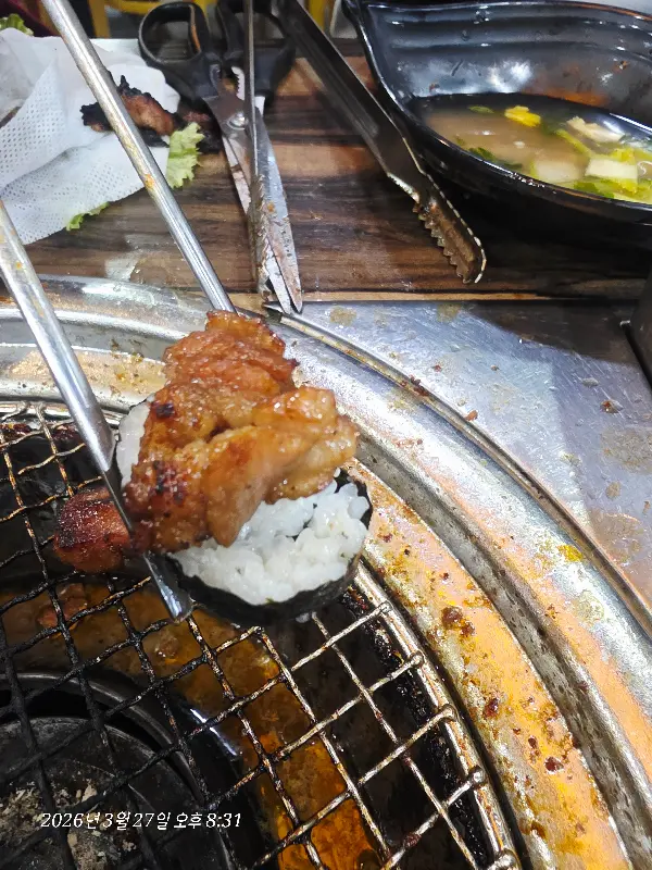 돼지갈비와 밥의 환상적인 조합