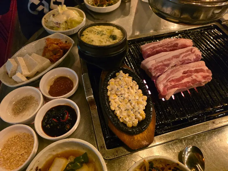 다채로운 반찬들