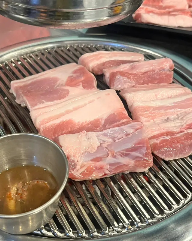 신선한 돼지 생갈비의 모습