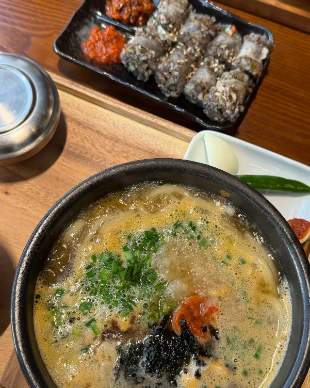 윤기가 흐르는 맛보기 수육