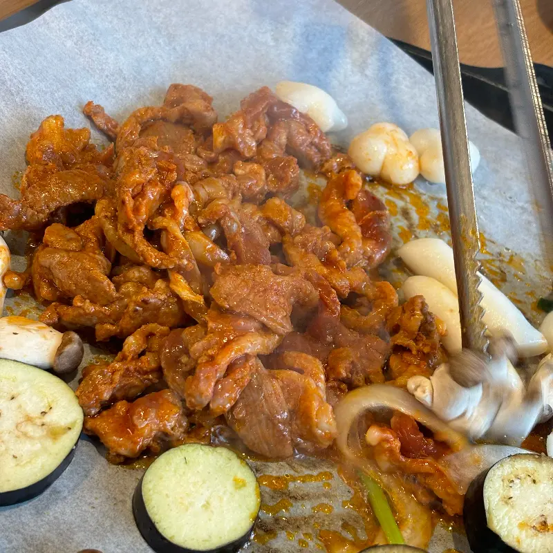 노릇노릇 익어가는 오리 불고기