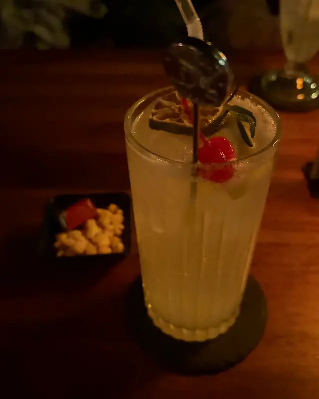 칵테일과 기본 안주