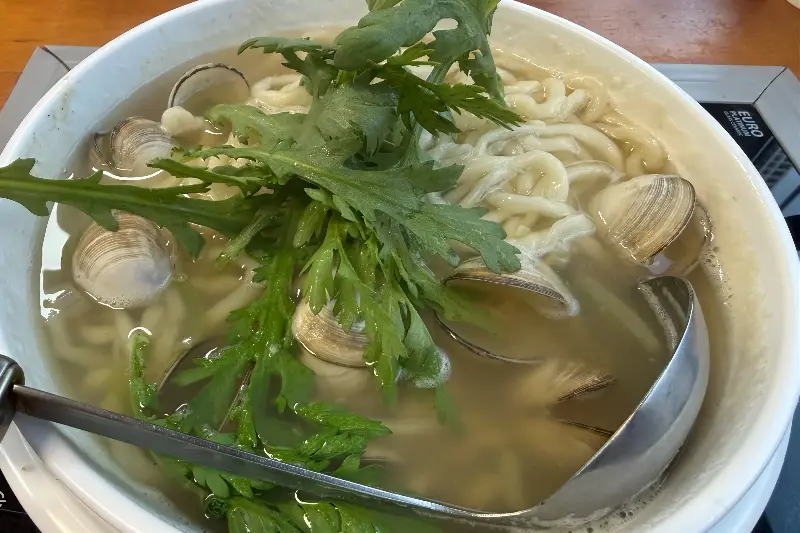 조개가 듬뿍 들어간 칼국수