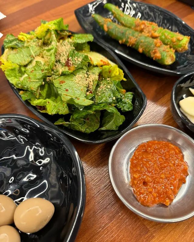 한상 가득 차려진 밑반찬