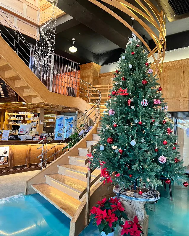 2층으로 향하는 나선형 계단