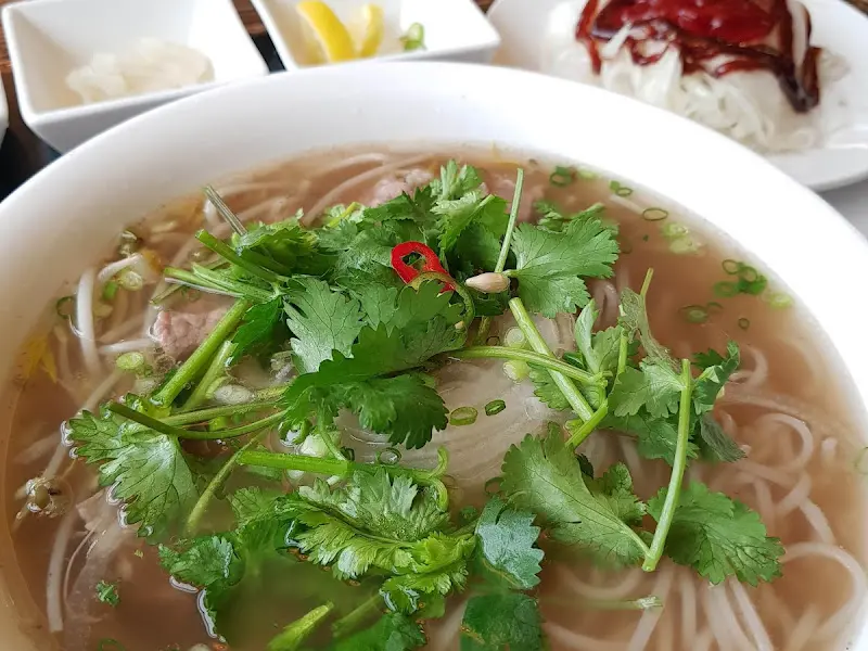 푸짐한 양지 쌀국수