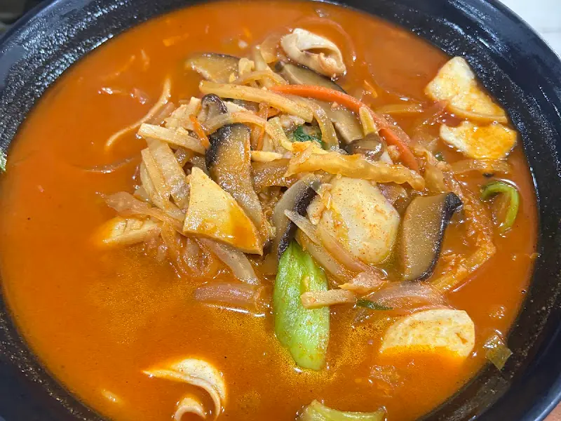 해산물이 푸짐한 짬뽕 한 그릇