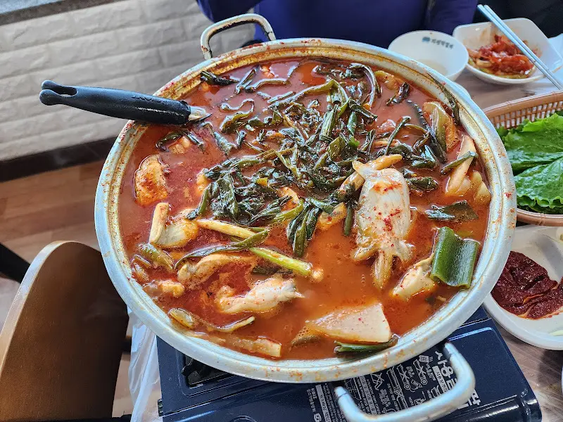 푸짐한 파김치 아나고탕