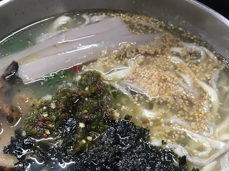 고소한 향이 솔솔 나는 칼국수