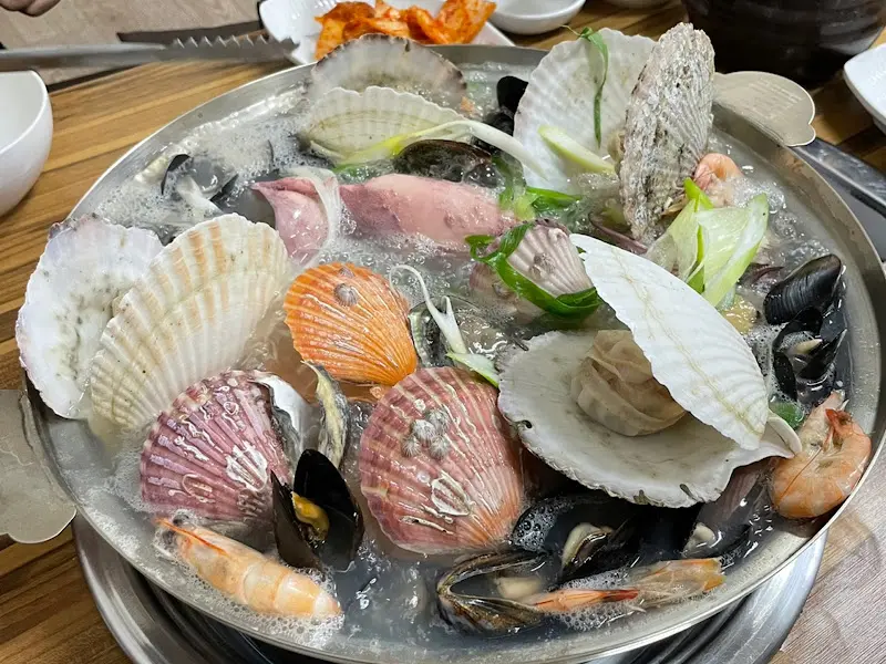 황제해물칼국수 해산물2