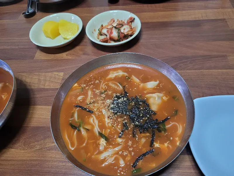 장칼만둣국 전체샷2