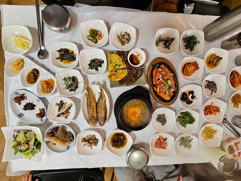 상다리 휘어지는 반찬들