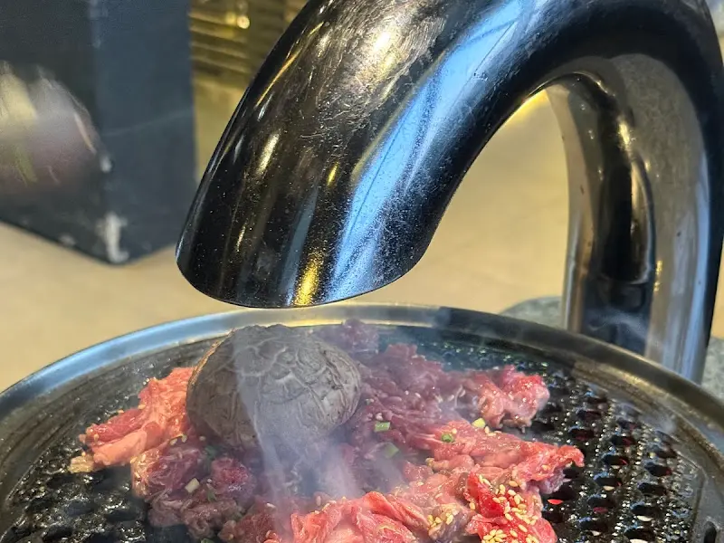 규우정 고기 굽는 모습