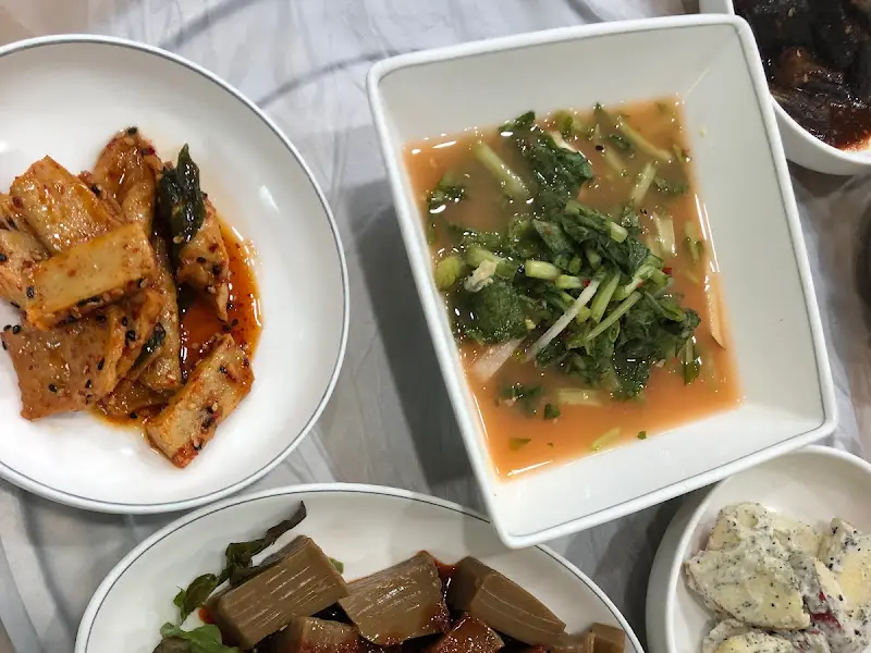 다양한 밑반찬들