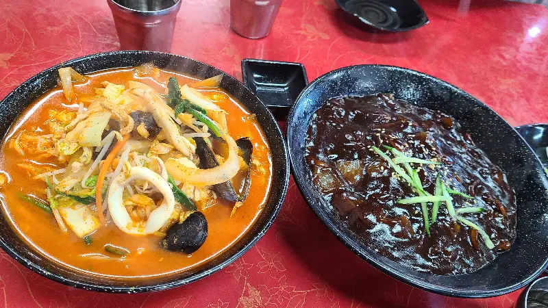 짜장면과 짬뽕 투샷