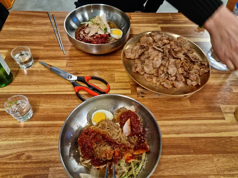 숯불고기, 비빔냉면