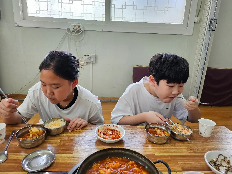 아이들도 맛있게 먹는 돼지찌개
