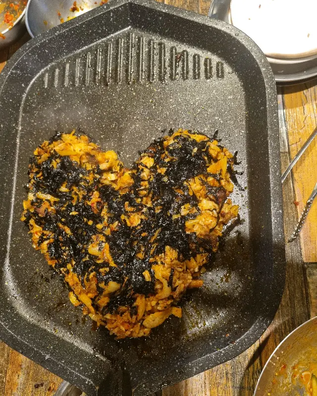 하트 모양으로 만들어진 볶음밥
