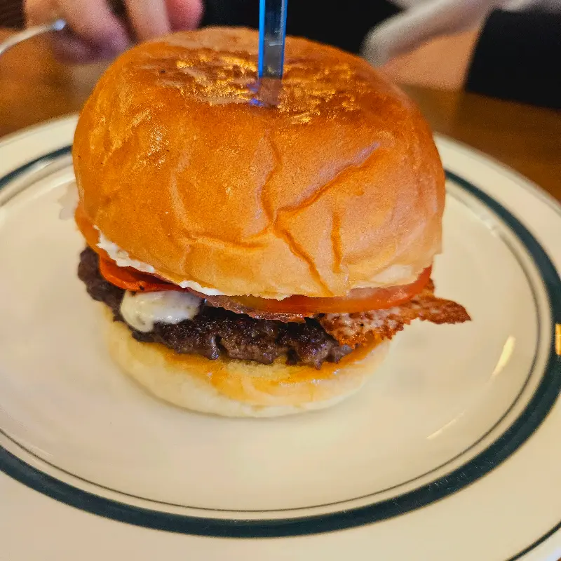 클래식한 수제버거의 정석