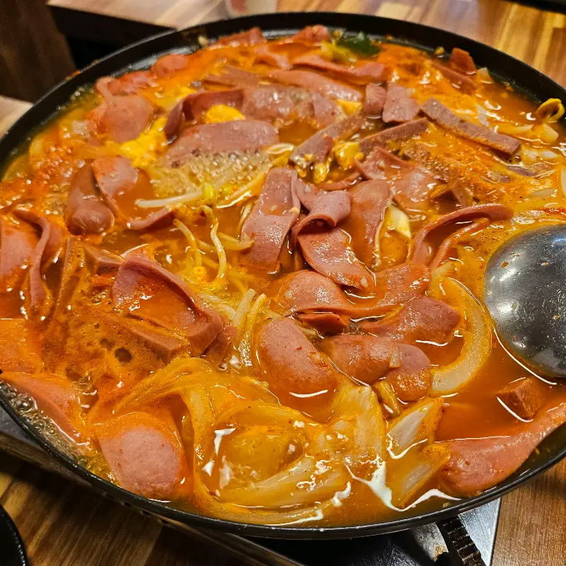푸짐한 부대찌개