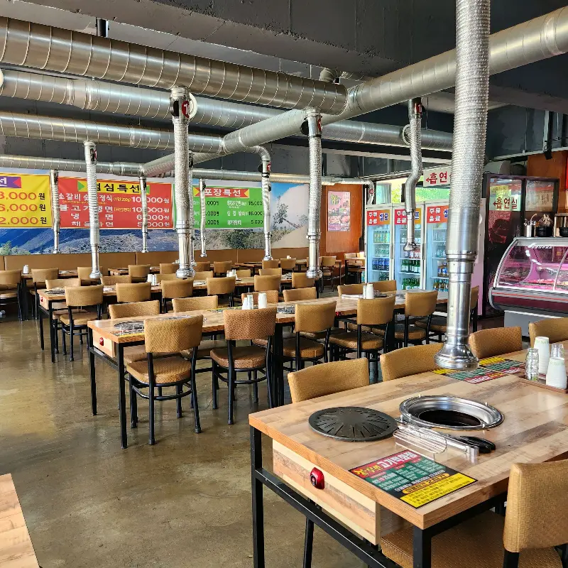 넓고 쾌적한 매장