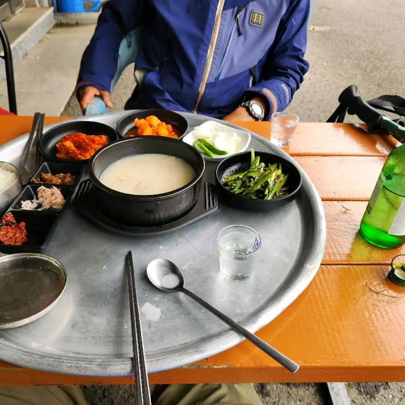 외부 테이블 풍경