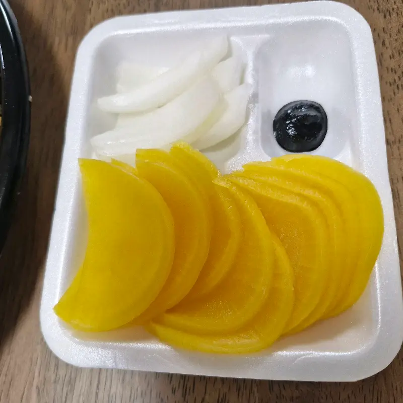 단무지와 양파, 춘장의 기본 세팅