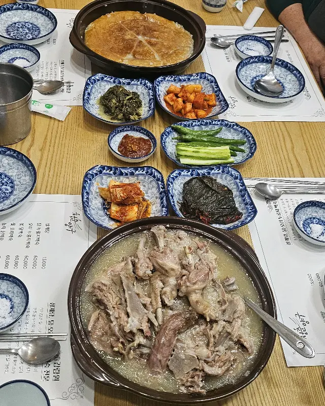 정갈한 밑반찬과 누룽지