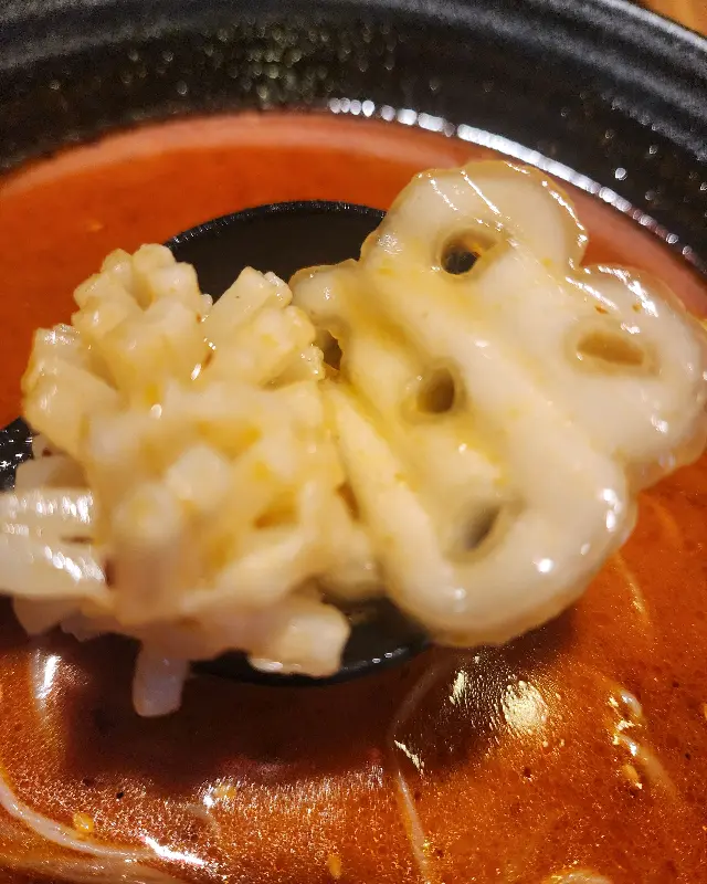 마라탕 국물에 적셔진 면