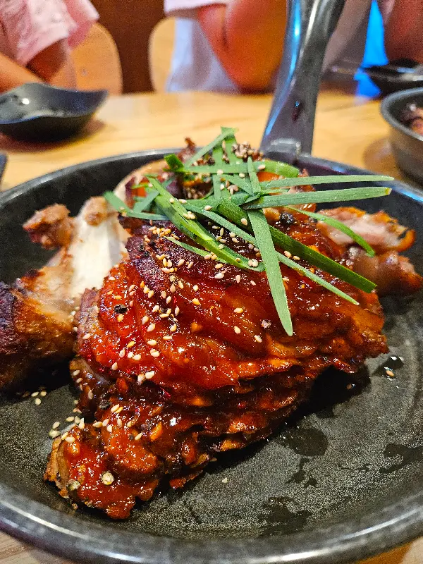 윤기가 흐르는 불족발의 모습