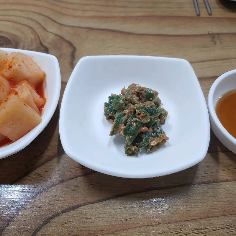 윤기가 자르르 흐르는 쫄깃한 만두